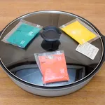 三色鍋とカラフルな鍋つゆ