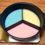 三色鍋とカラフルな鍋つゆ