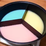 三色鍋とカラフルな鍋つゆ