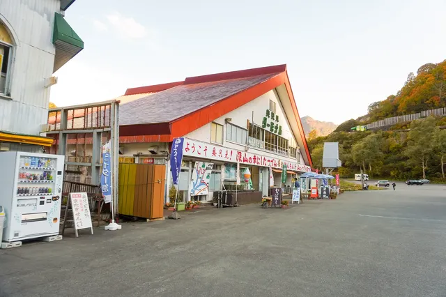 奥只見ターミナルと遊覧船