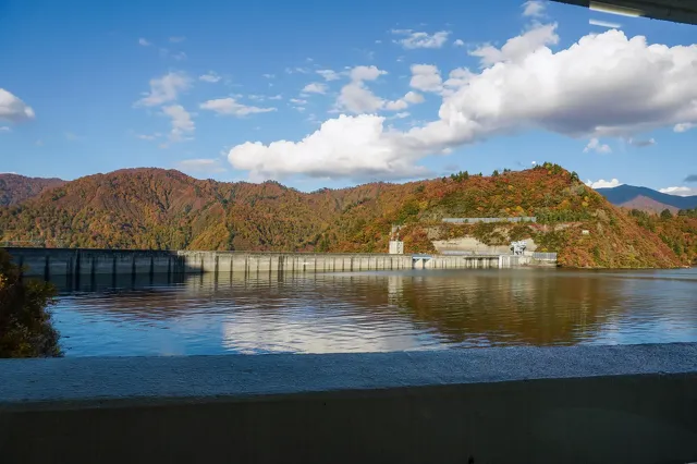 奥只見ターミナルと遊覧船