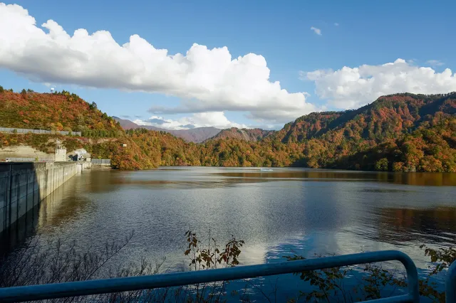 奥只見ターミナルと遊覧船